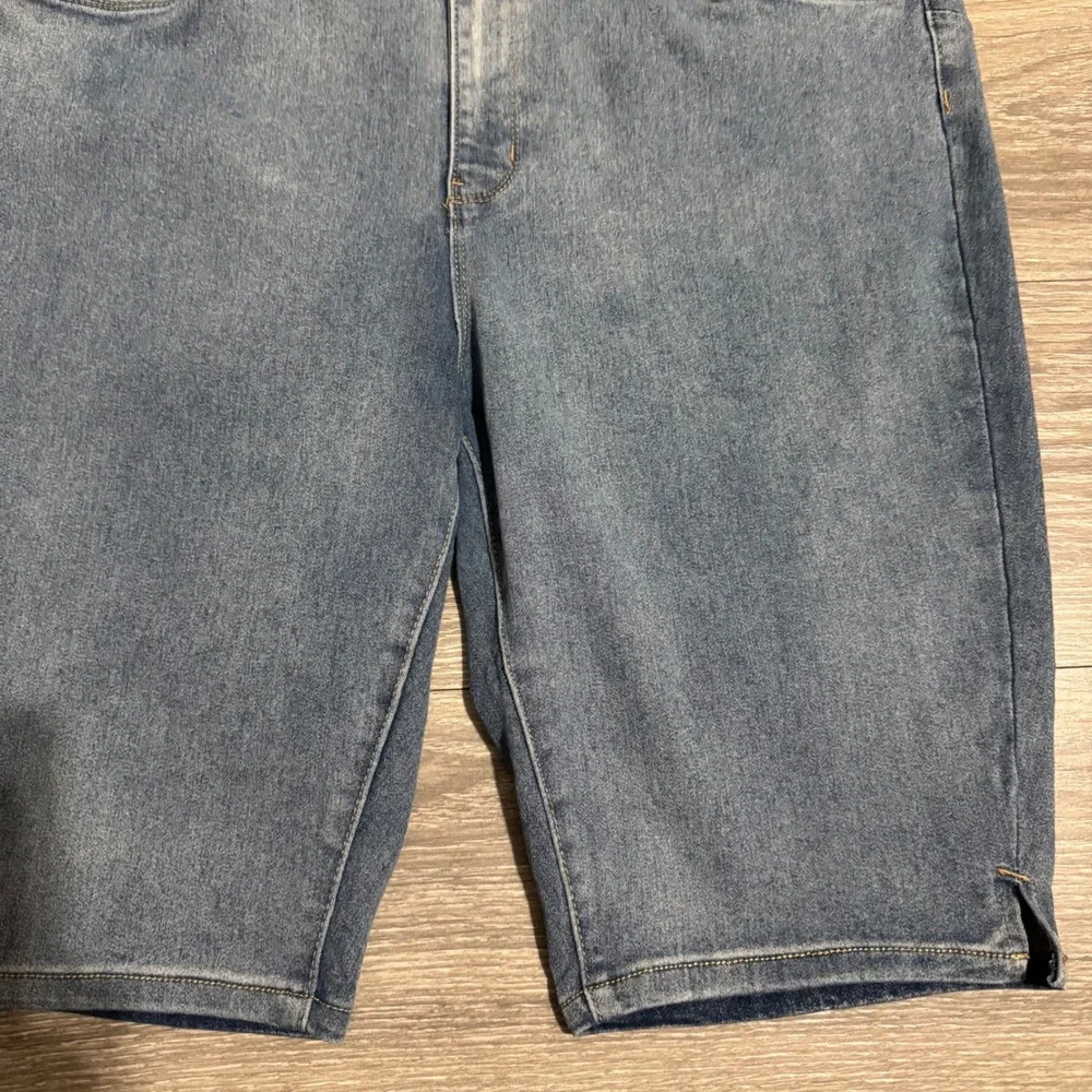 Hybrid & Company Womens Bermuda Sz 18‎ Blue Denim Shorts High Rise Stretch Curvy